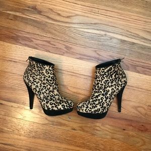 Aldo size 6 leopard print booties